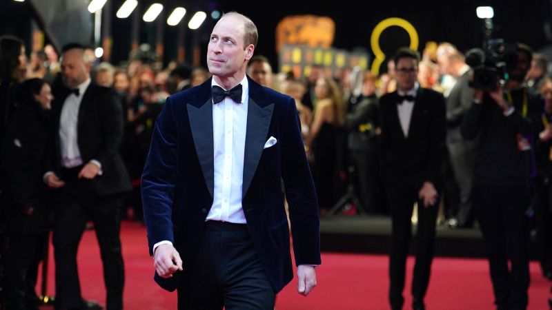 El Príncipe William aparece en importante evento con el rostro ‘desencajado’ y sin Kate Middleton