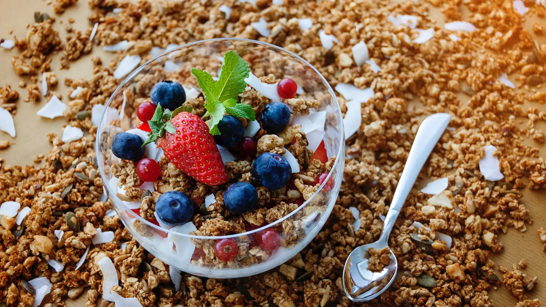 Combina la granola con tus alimentos y disfrutarás de múltiples beneficios para la salud