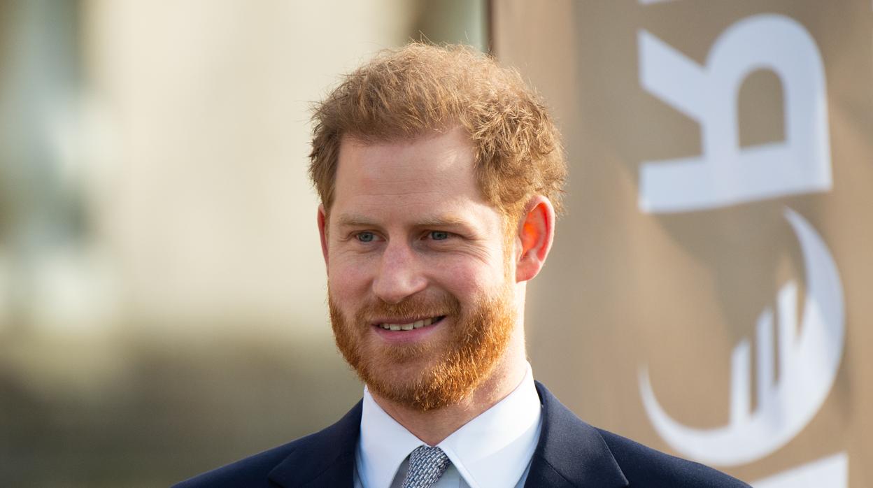 El príncipe Harry rinde homenaje a su madre, Lady Di, al recibir un ESPY