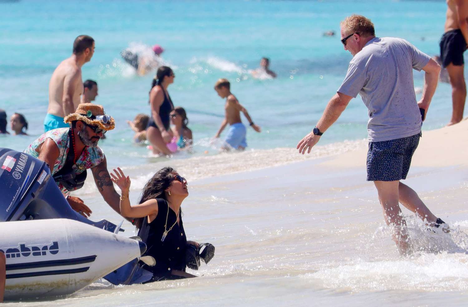 Salma Hyek sufre terrible accidente en una playa en Ibiza