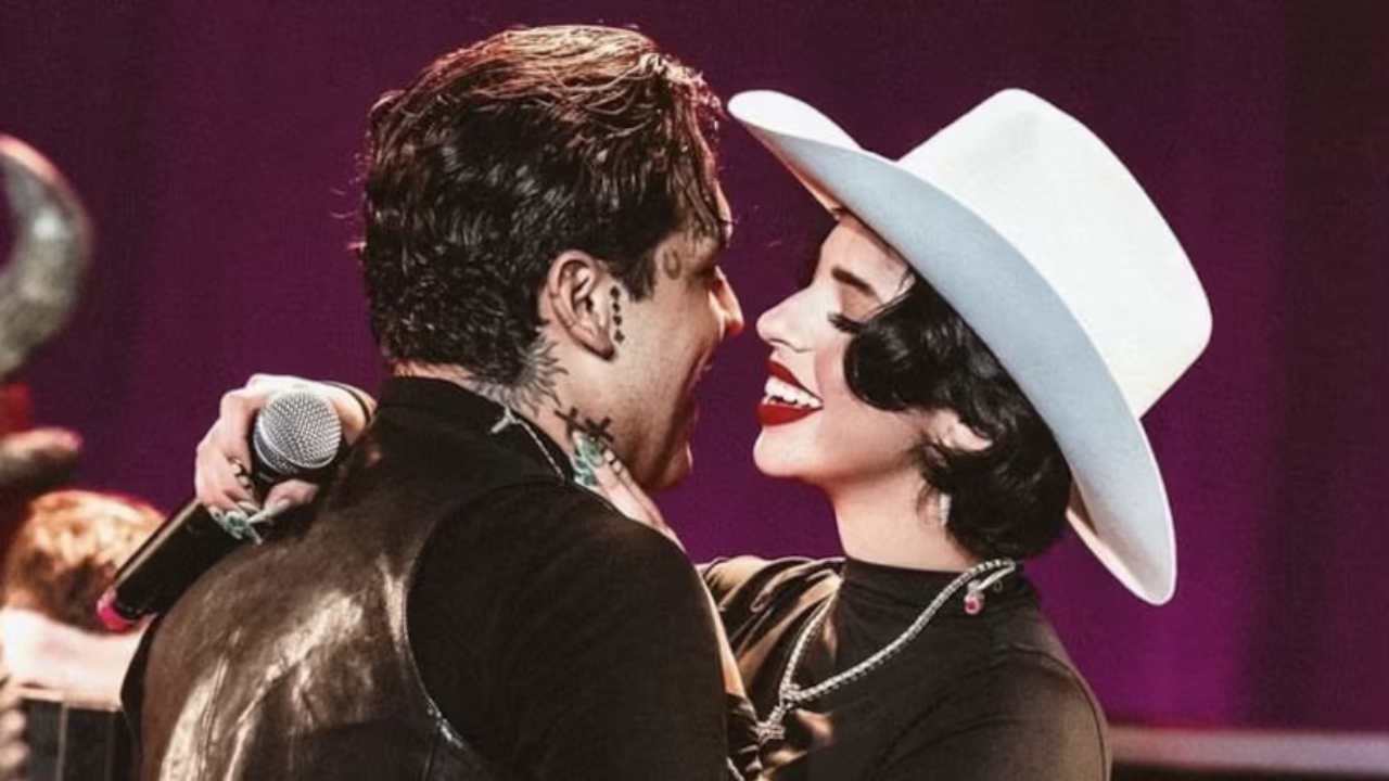 Christian Nodal y Ángela Aguilar exponen su amor en el escenario: ¡Un romance que resuena!