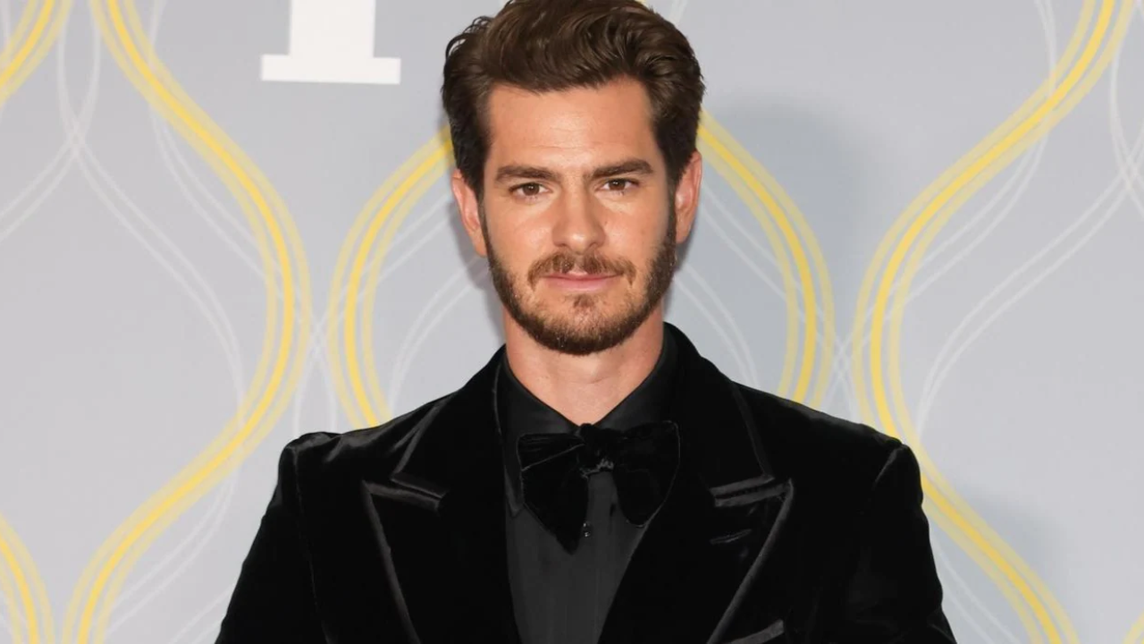 “Extrañar a alguien significa que realmente lo amaste”: Andrew Garfield nos da una lección sobre el duelo