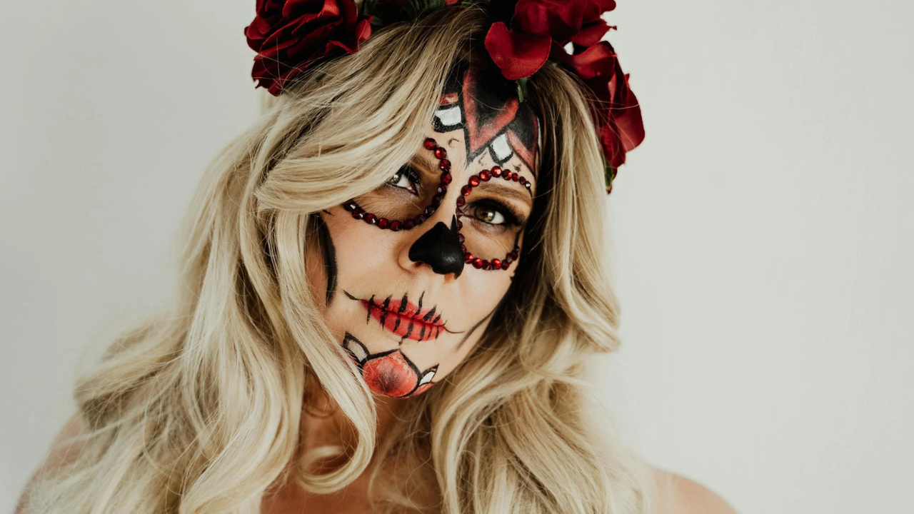 Celebra la tradición: Guía para crear un espectacular maquillaje de Catrina este Halloween