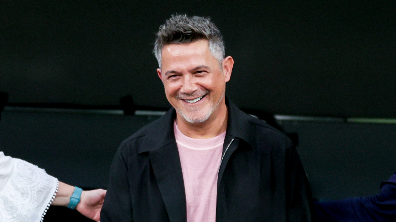 Alejandro Sanz recibirá el Premio Billboard Trayectoria Artística: Un tributo a su impactante carrera