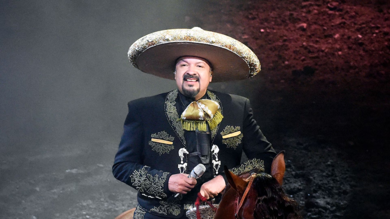 Pepe Aguilar adquiere el emblemático equipo de charrería “Los Tres Potrillos”