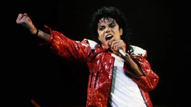 Del ‘Moonwalk’ a la eternidad: ¿Por qué Michael Jackson sigue siendo el Rey del Pop?