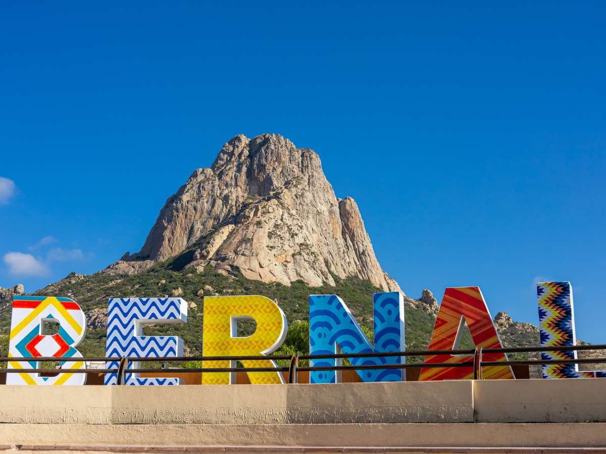 Peña de Bernal: el destino místico-chic que está en tu mood board sin saberlo