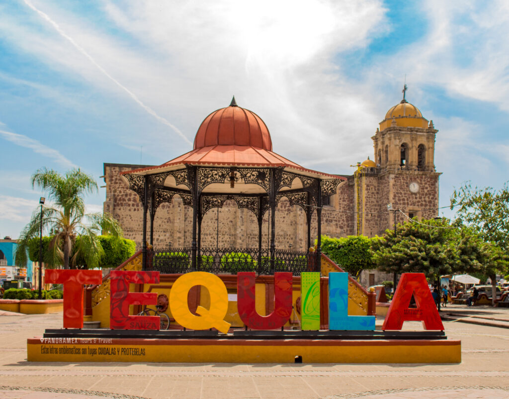 Shots, historia y paisajes: así se vive Tequila como toda una reina
