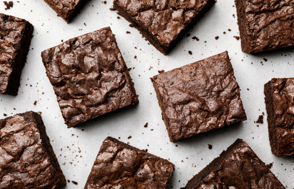 Este brownie sin horno ni azúcar refinada es el postre healthy que todos quieren