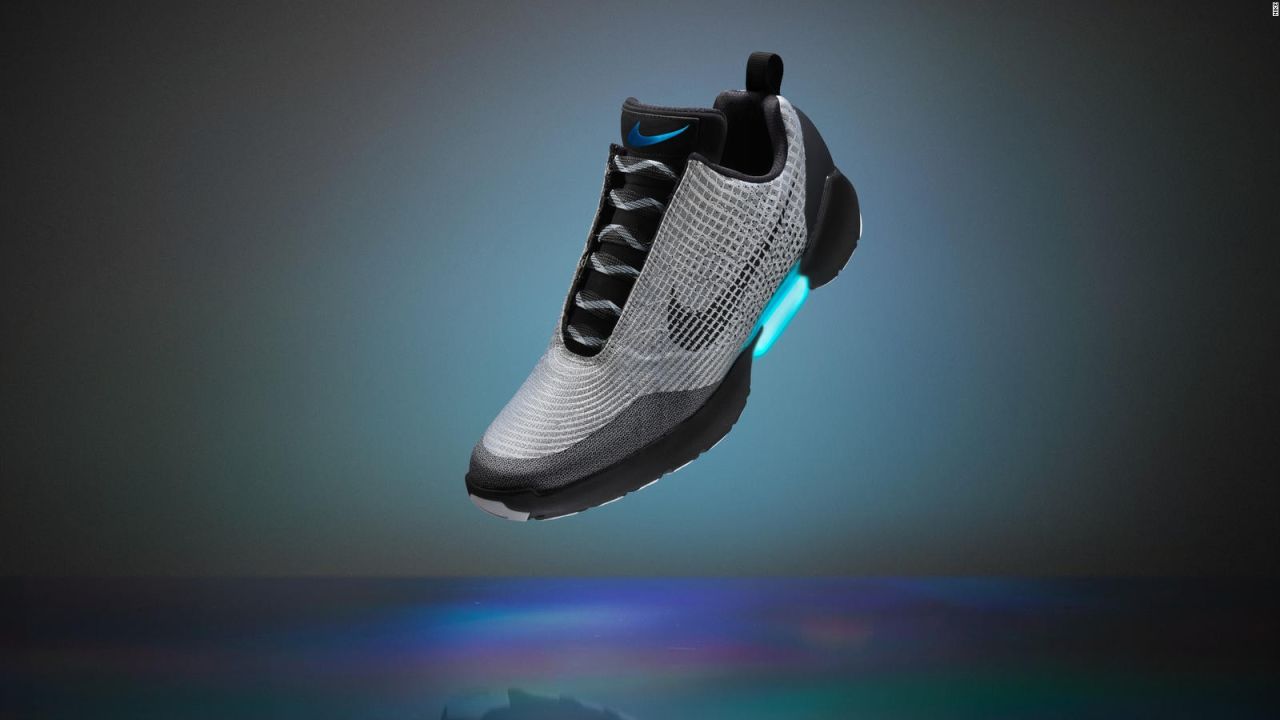 Estas zapatillas se amarran solas y conectan con tu app. ¿Estamos viviendo en el futuro?