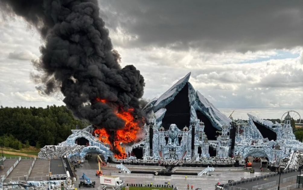 ¡Increíble! El escenario de Tomorrowland fue consumido por las llamas a solo 2 días del evento ￼