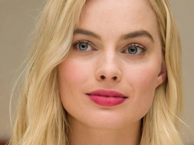El truco de Margot Robbie que puedes copiar hoy (sin gastar una fortuna)