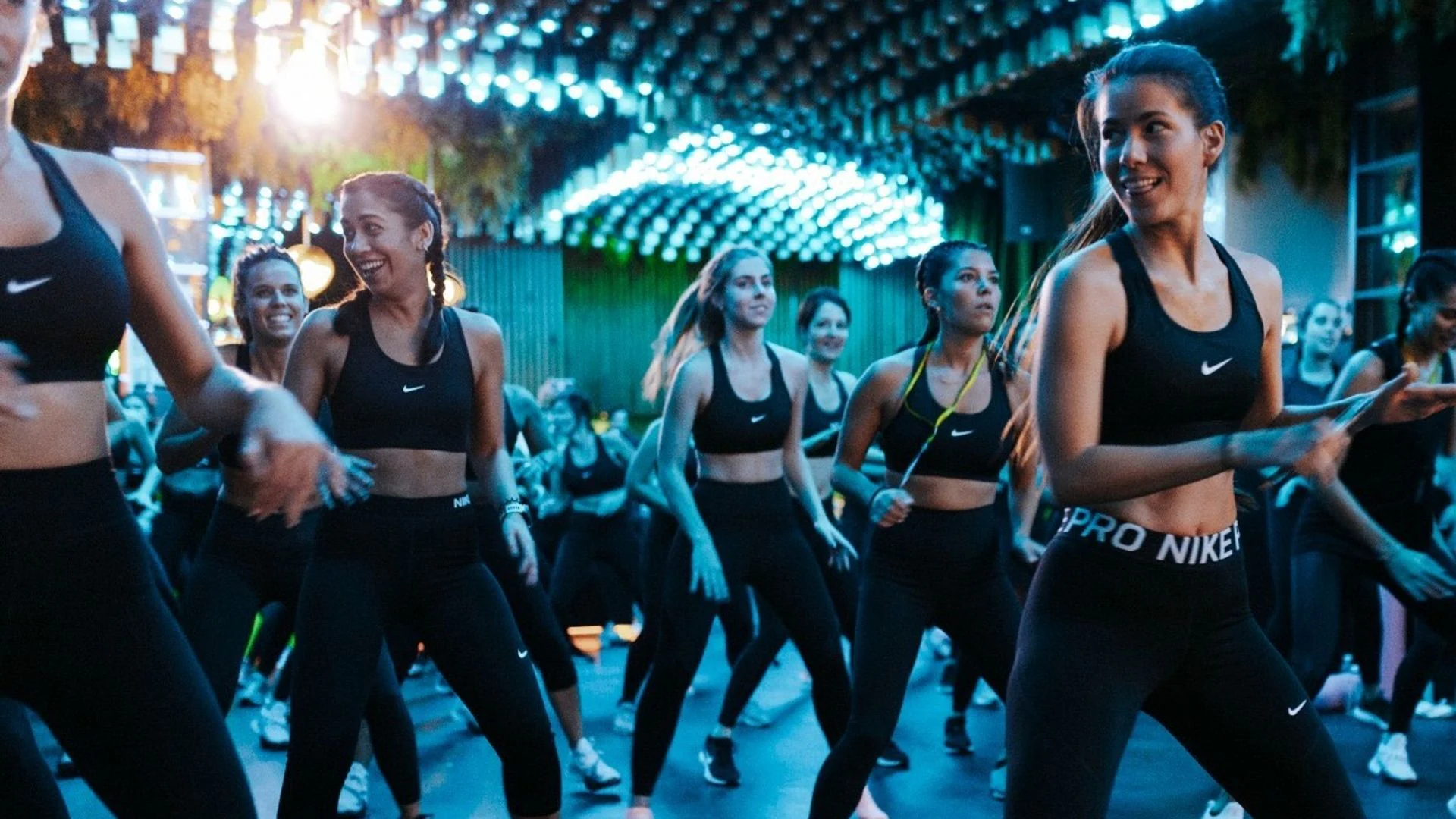 Ya no es solo gym: así se usa la ropa deportiva para salir de fiesta