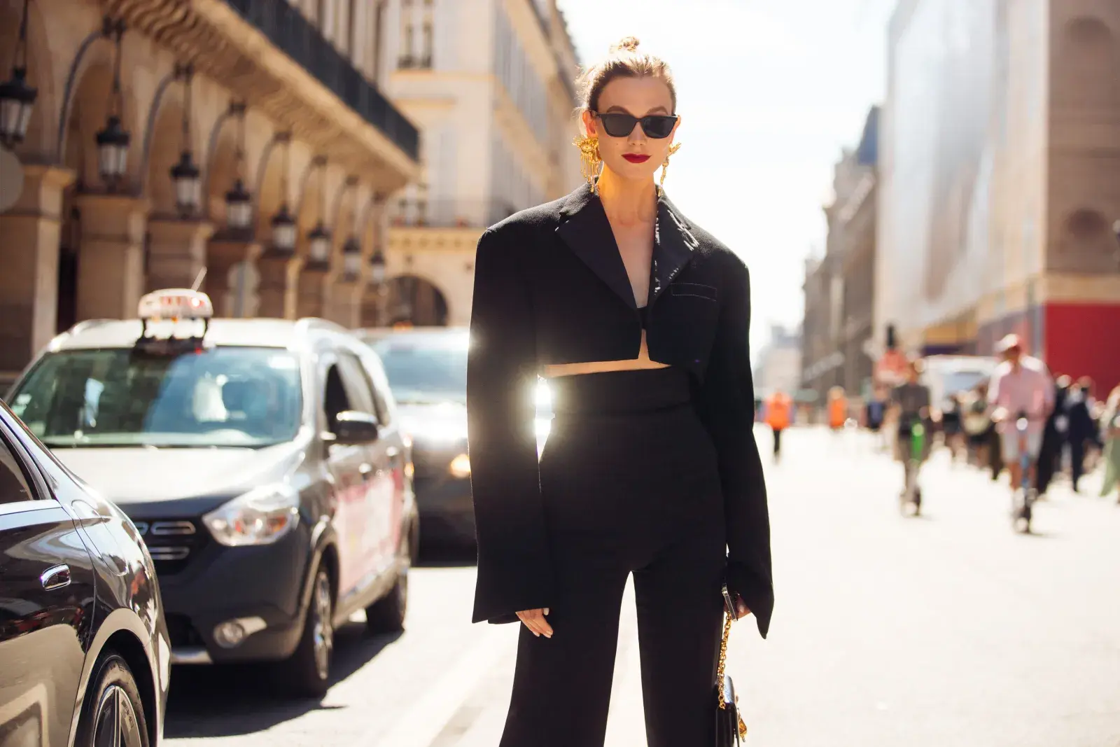 El look que toda fashionista lleva: blazer + crop top