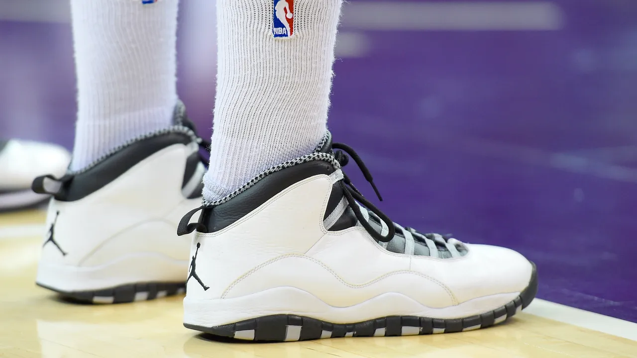 Los tenis enormes que siguen siendo el básico más cool