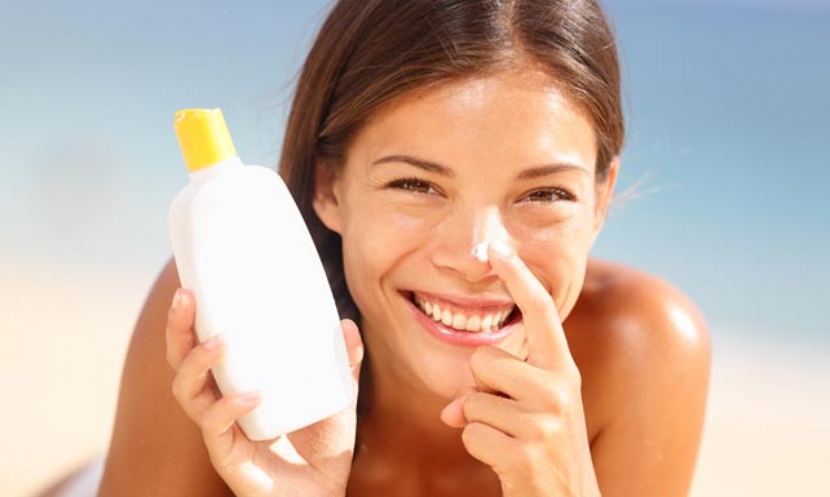 Vestirte y cuidarte del sol al mismo tiempo: así funciona la moda skincare