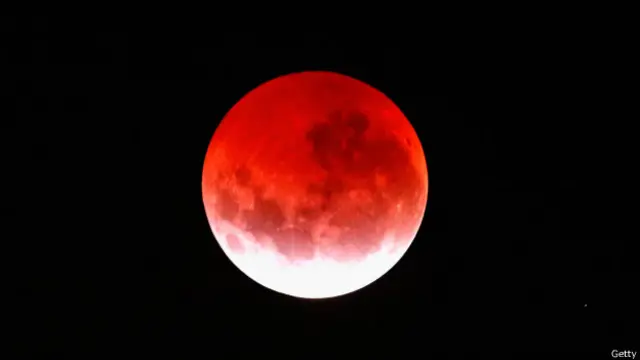 La luna sangrienta que paralizó redes: el fenómeno celestial que nadie olvida