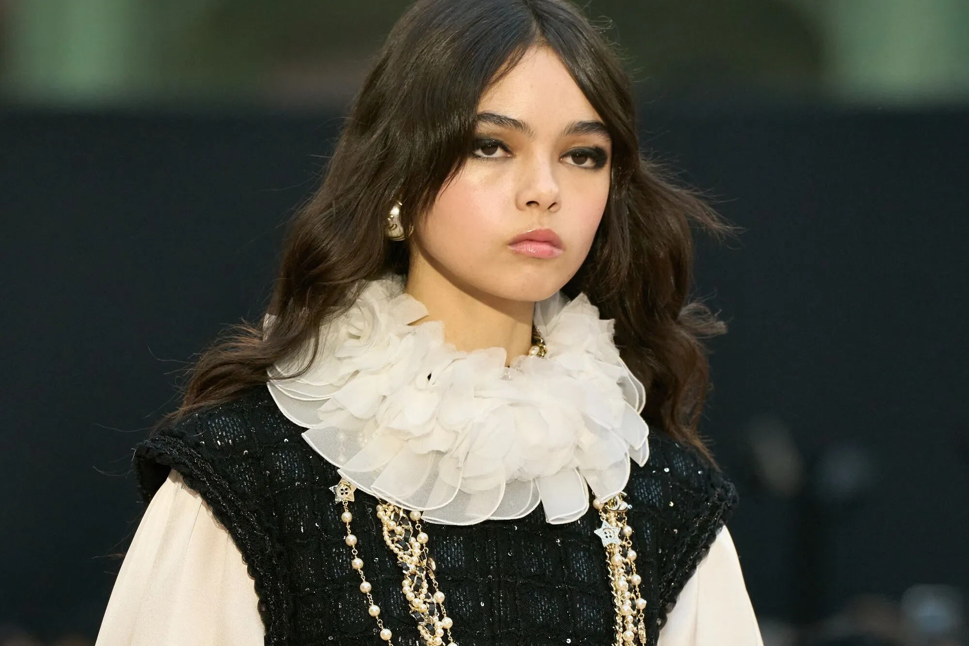 Las blusas victorianas están de regreso: así se llevan en las pasarelas Otoño-Invierno 2025
