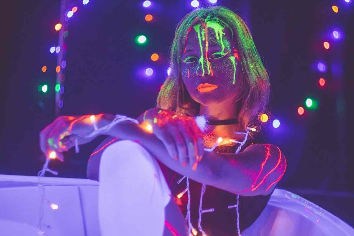 Raves en México: la nueva pasarela donde la moda brilla con luces neón