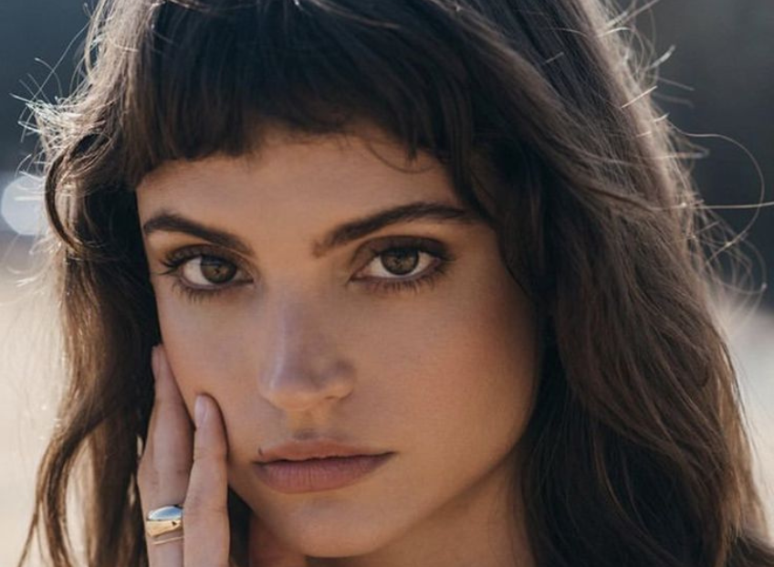 Así se ve el fleco 2025: ni cortina ni baby bang… es inteligente