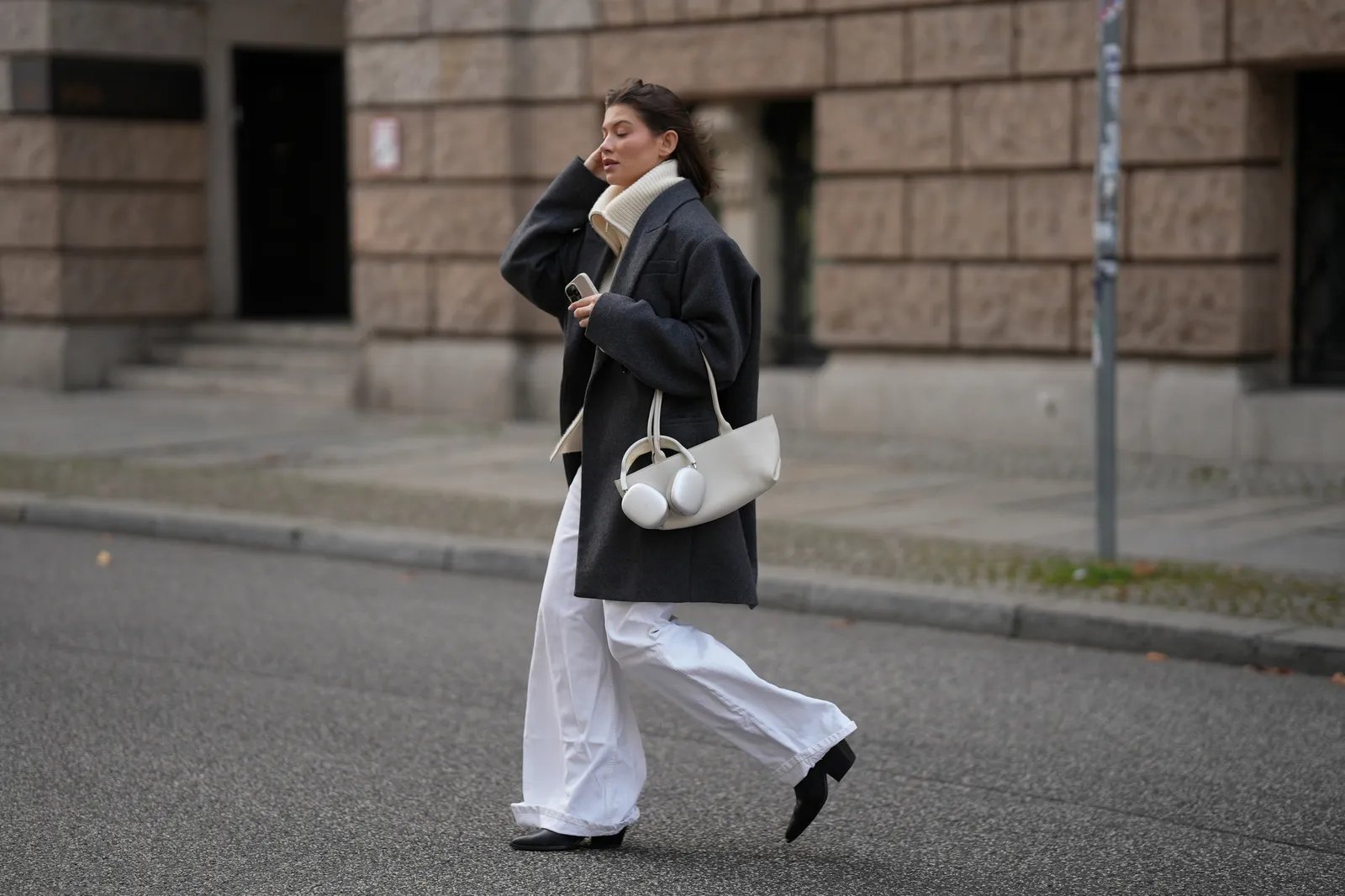 LOS JEANS ULTRA-ANCHOS REGRESAN MÁS FUERTES QUE NUNCA