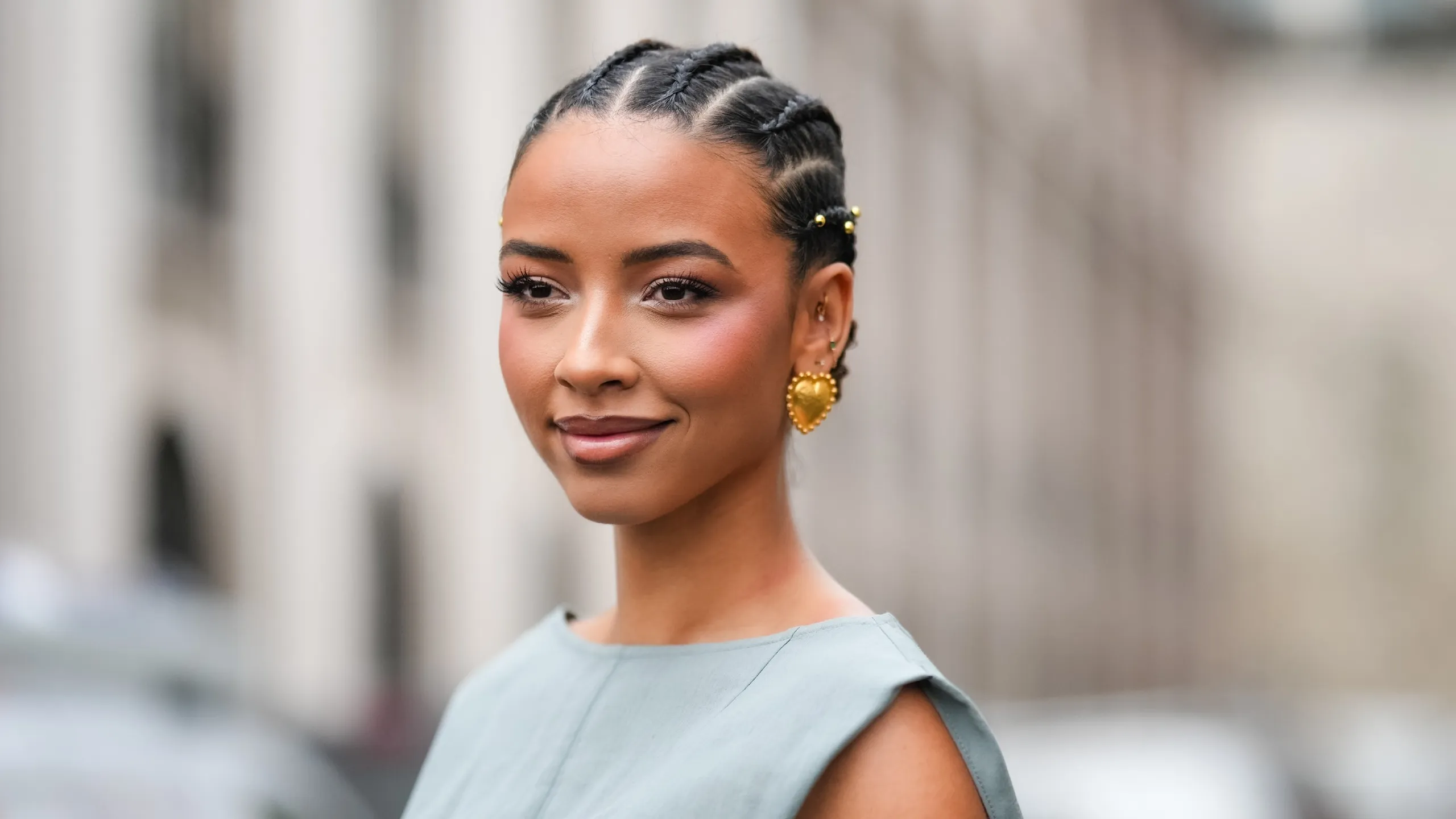 ¿Maquillaje café otra vez? No te imaginas por qué todas lo están usando en 2025