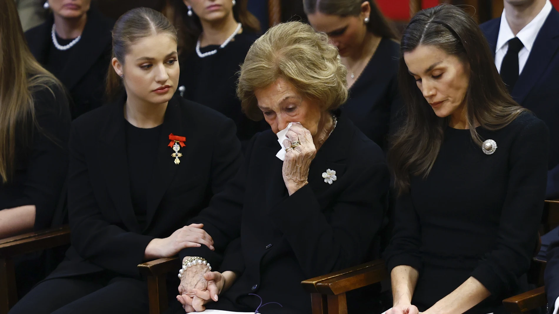 Emoción y unidad real: Doña Sofía y los reyes juntos en el adiós más solemne a la princesa Irene