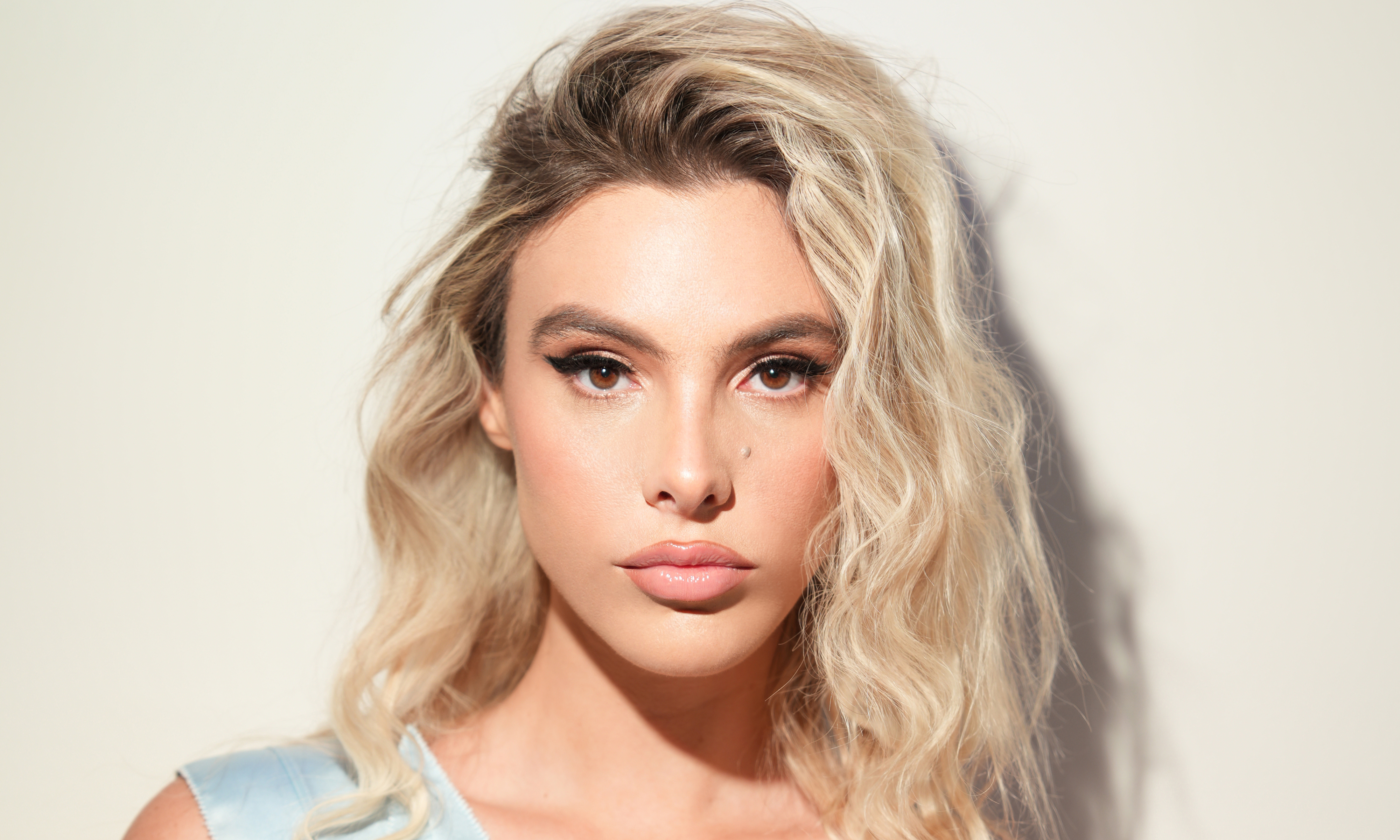 #LelePons #Maternidad Lele Pons derrite las redes: su hija Eloisa logra sentarse sola con solo 6 meses