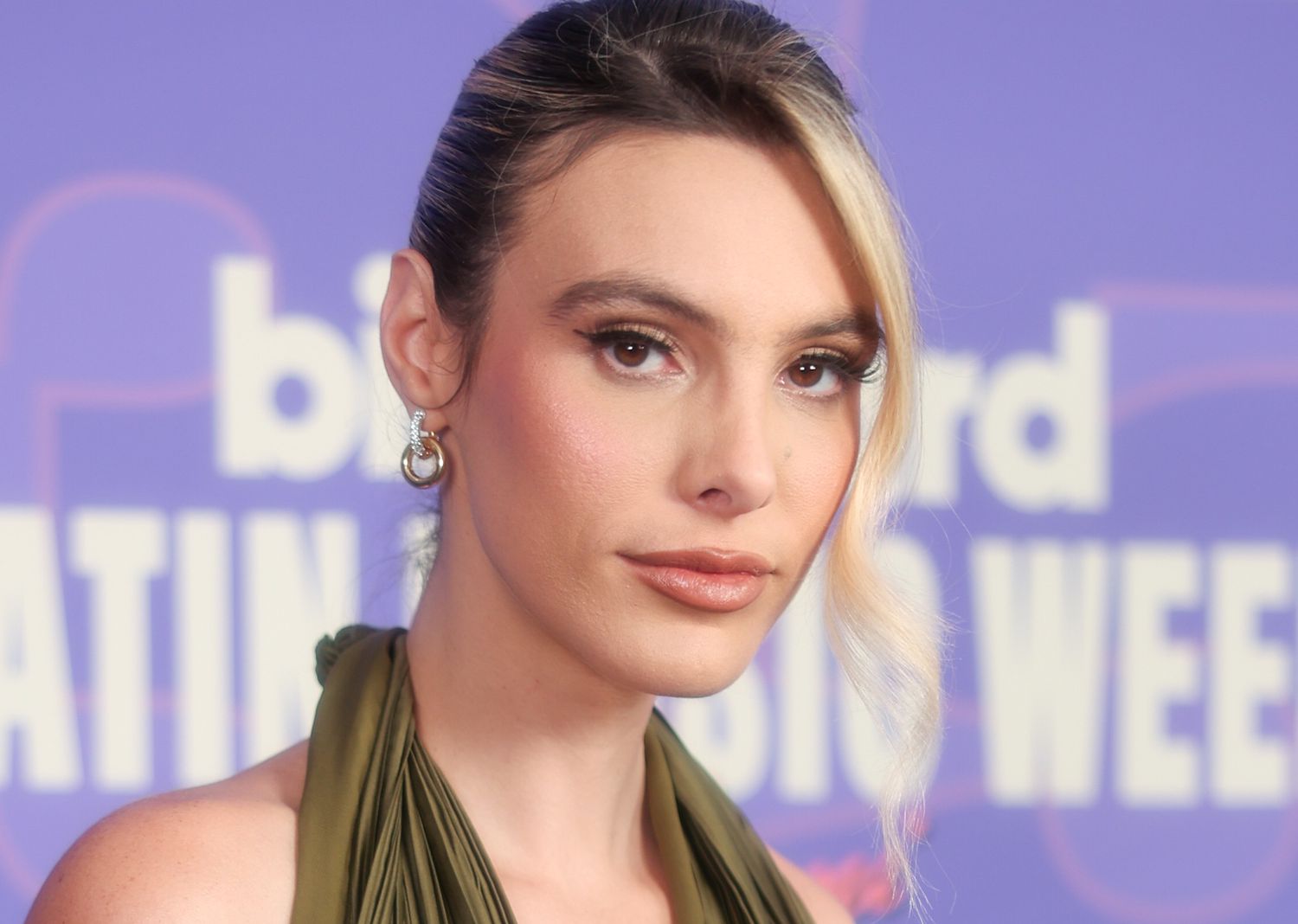 #Bridgerton #LelePons ¡De la realeza al perreo! Lele Pons puso a bailar al elenco de Bridgerton y el video es ORO