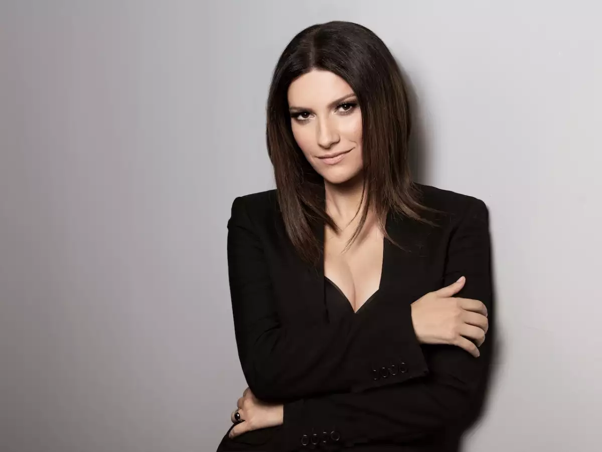 #LauraPausini #Homenaje Laura Pausini enciende corazones: su homenaje a la música hispana está haciendo llorar a todos