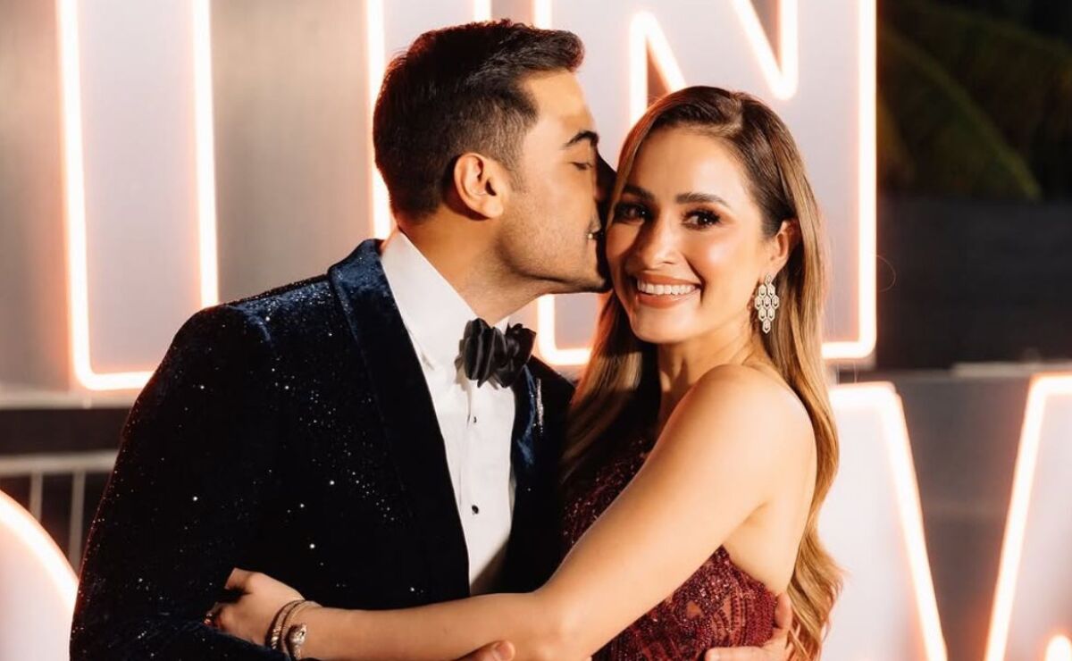 #Polémica #CarlosRivera Toñita rompe el silencio y lanza comentario que enciende rumores sobre Carlos Rivera y Cynthia Rodríguez