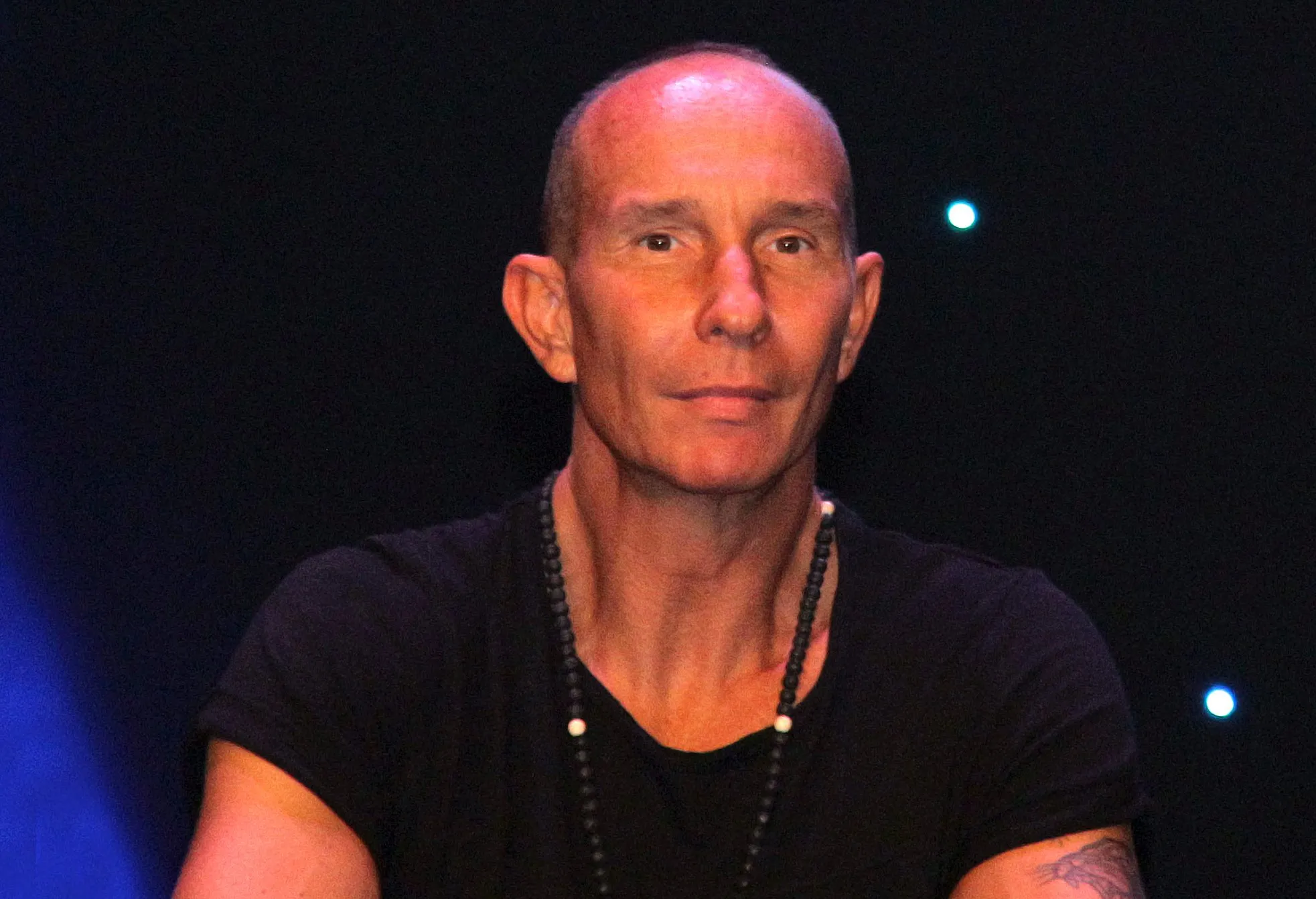 ¿Nuevo amor? Erik Rubín aparece con misteriosa mujer y desata rumores en redes