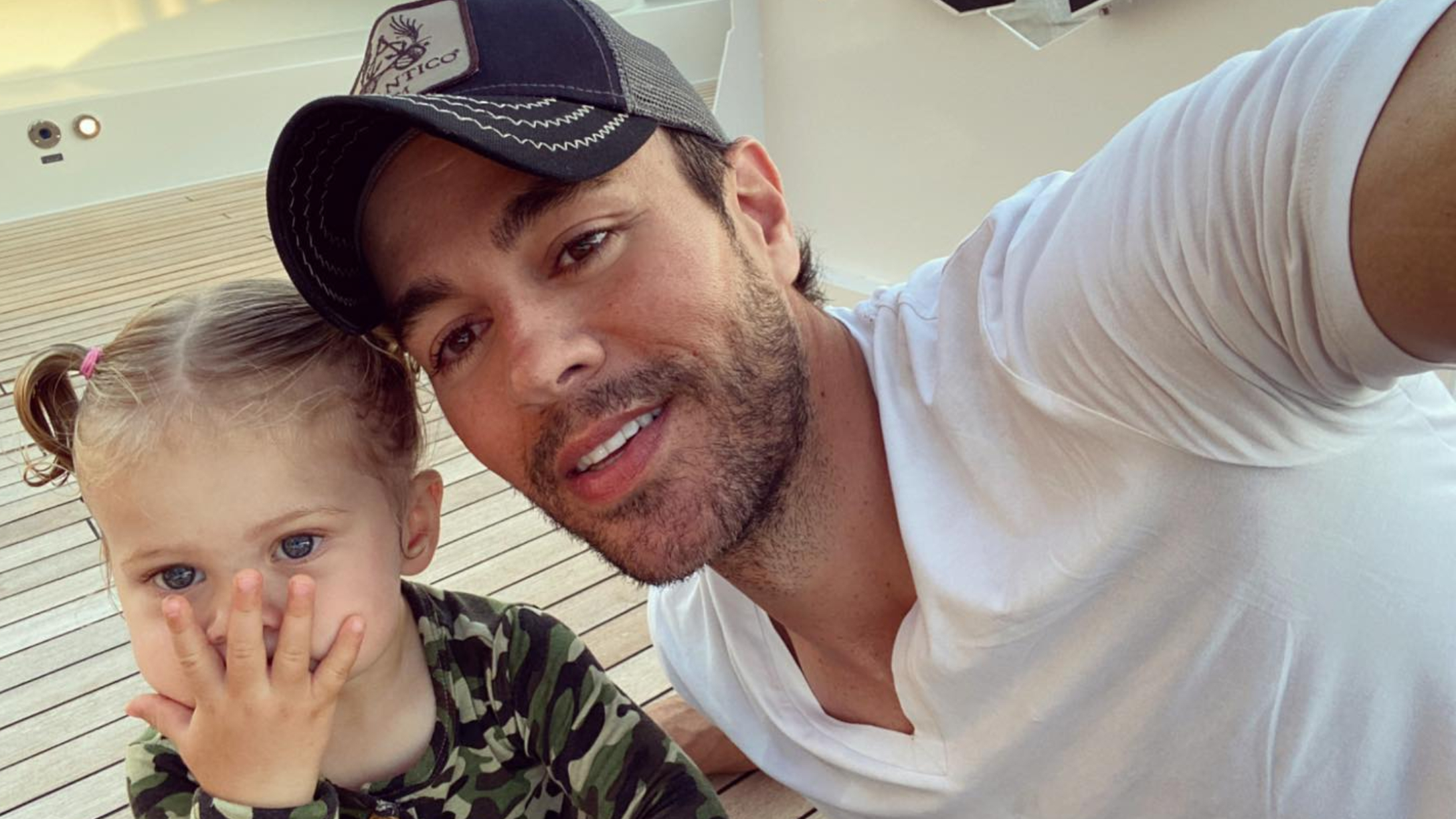 ¡Familia de ensueño! Enrique Iglesias derrite las redes con una nueva foto junto a Anna Kournikova y sus hijos