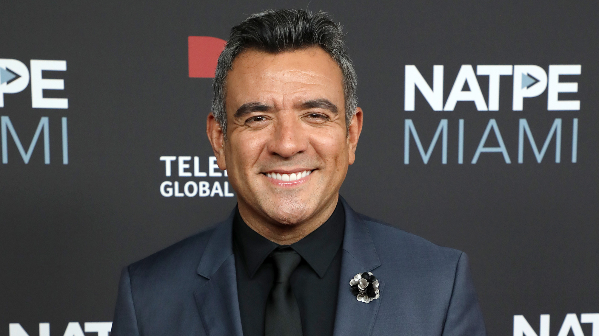 ¡Se casa la hija de Héctor Sandarti! El conductor no pudo contener la emoción