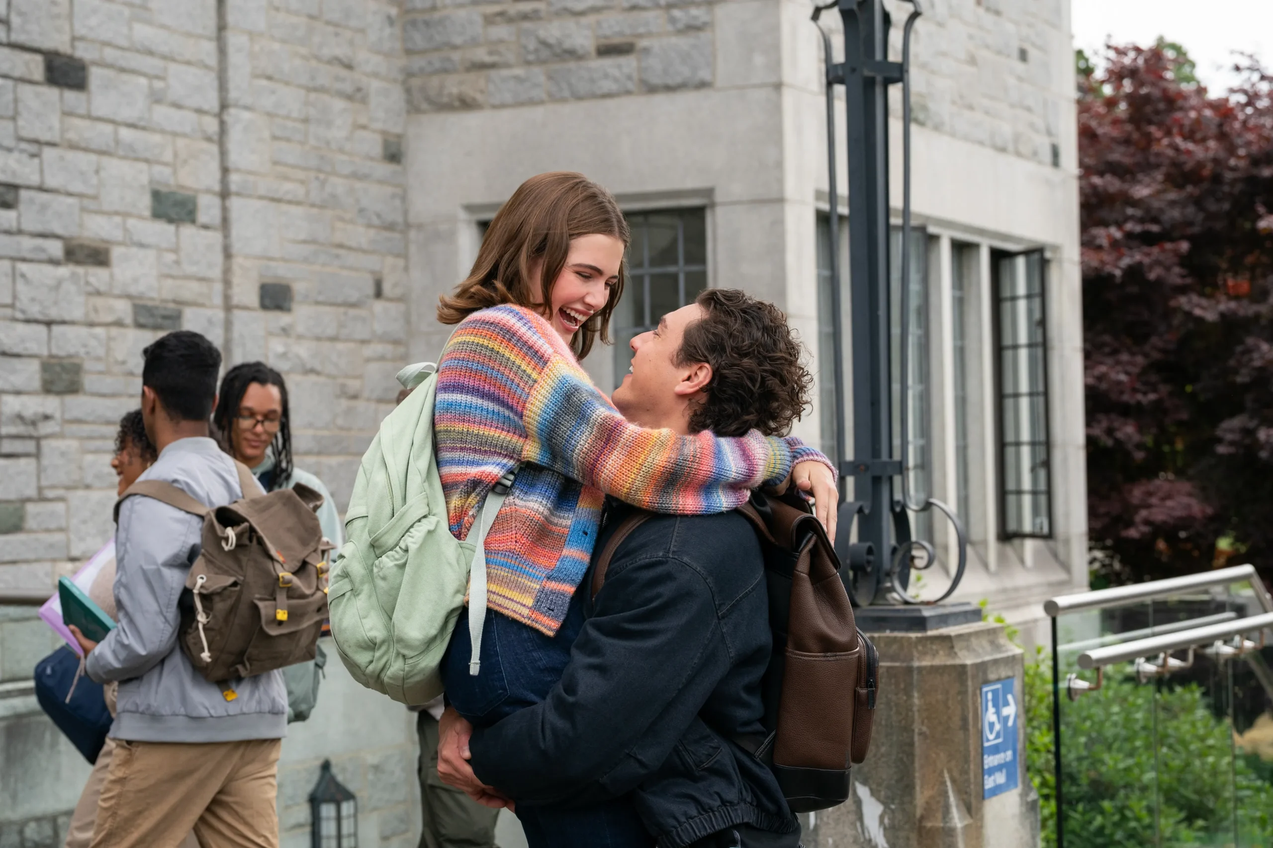 ¡Ya es oficial! Lanzan el tráiler de Off the Campus y su estreno promete arrasar