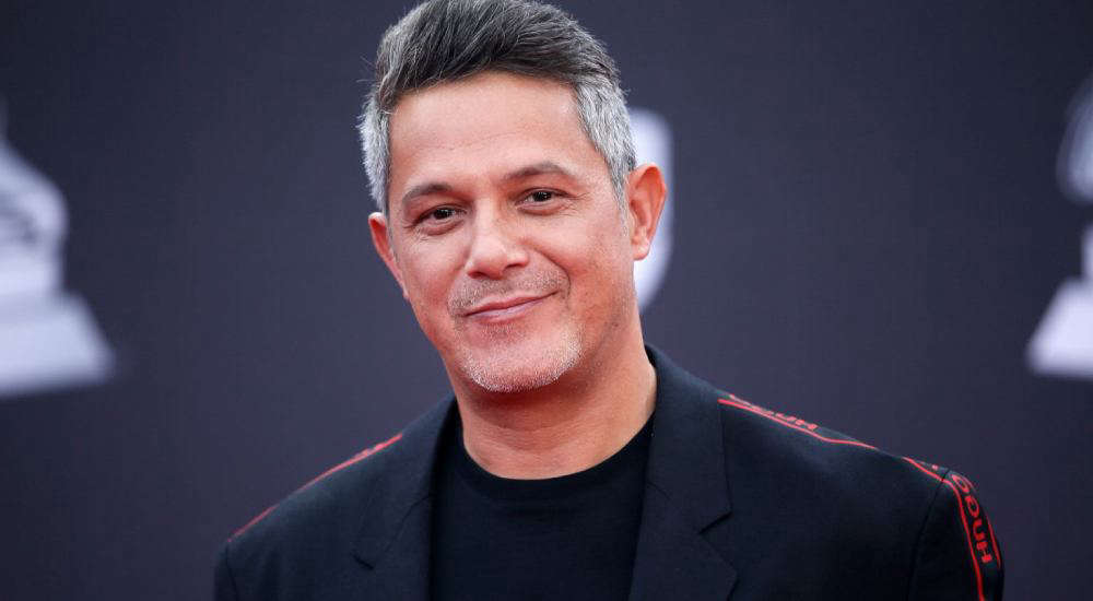 ¡Confirmado con foto! Alejandro Sanz aparece junto a Stephanie Cayo y enciende las redes