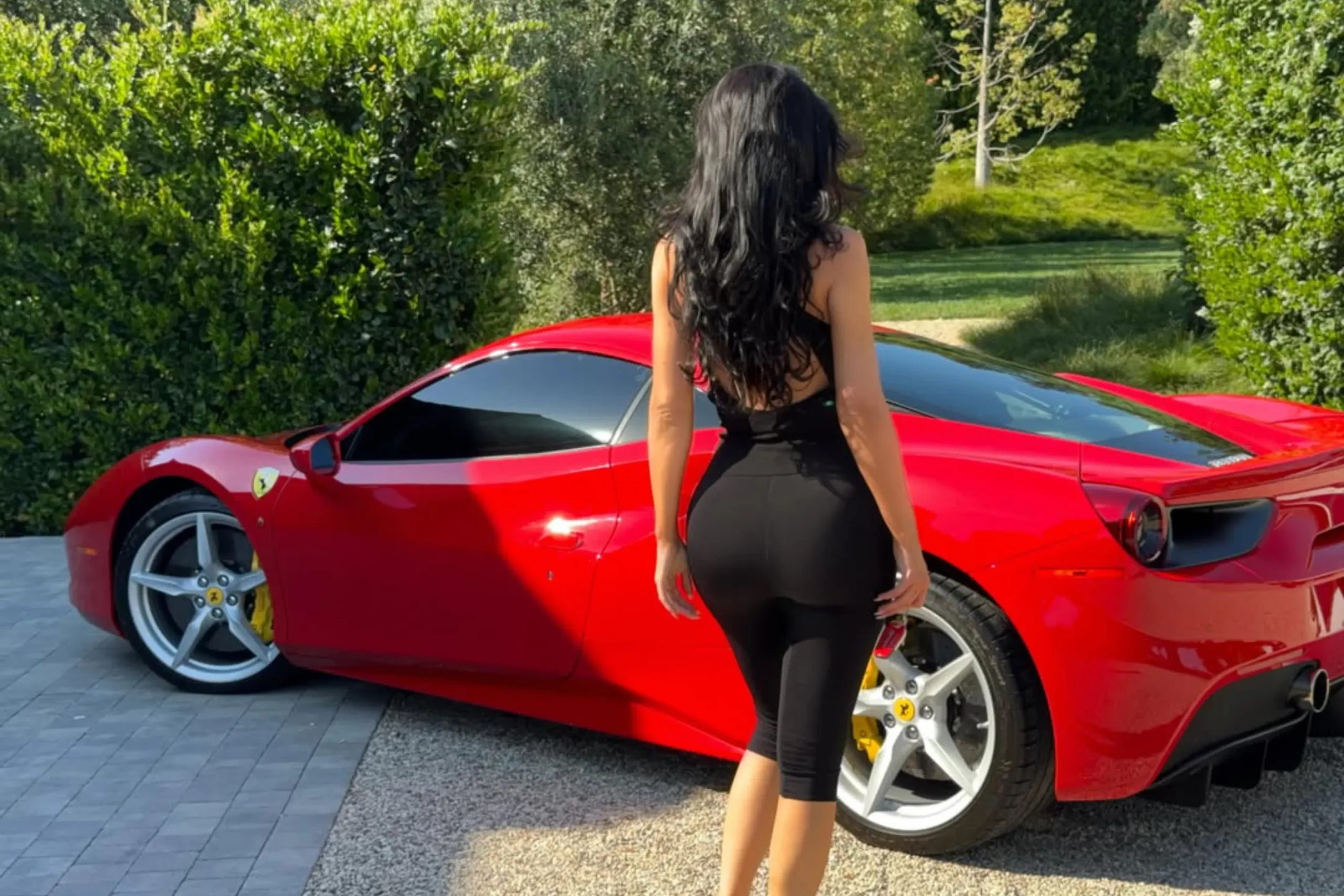 Kylie Jenner presume uno de los modelos de Ferrari más exclusivos y codiciados del momento.