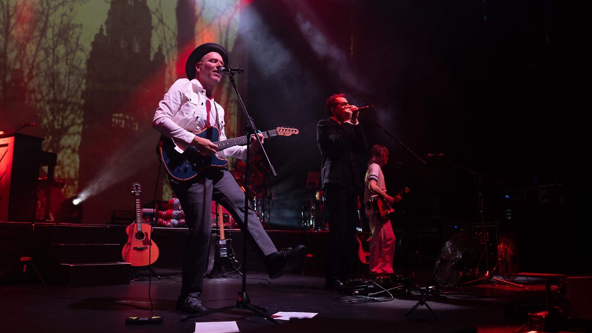 Belle & Sebastian regresa a CDMX y convierte la noche en un viaje de nostalgia y música