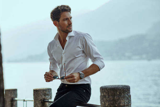 Cómo vestir para una boda de verano: guía práctica y elegante