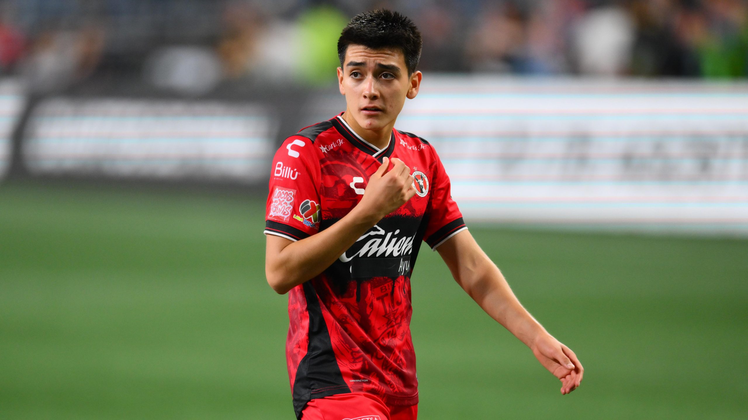 Manchester United mantiene en la mira al mexicano Mora.