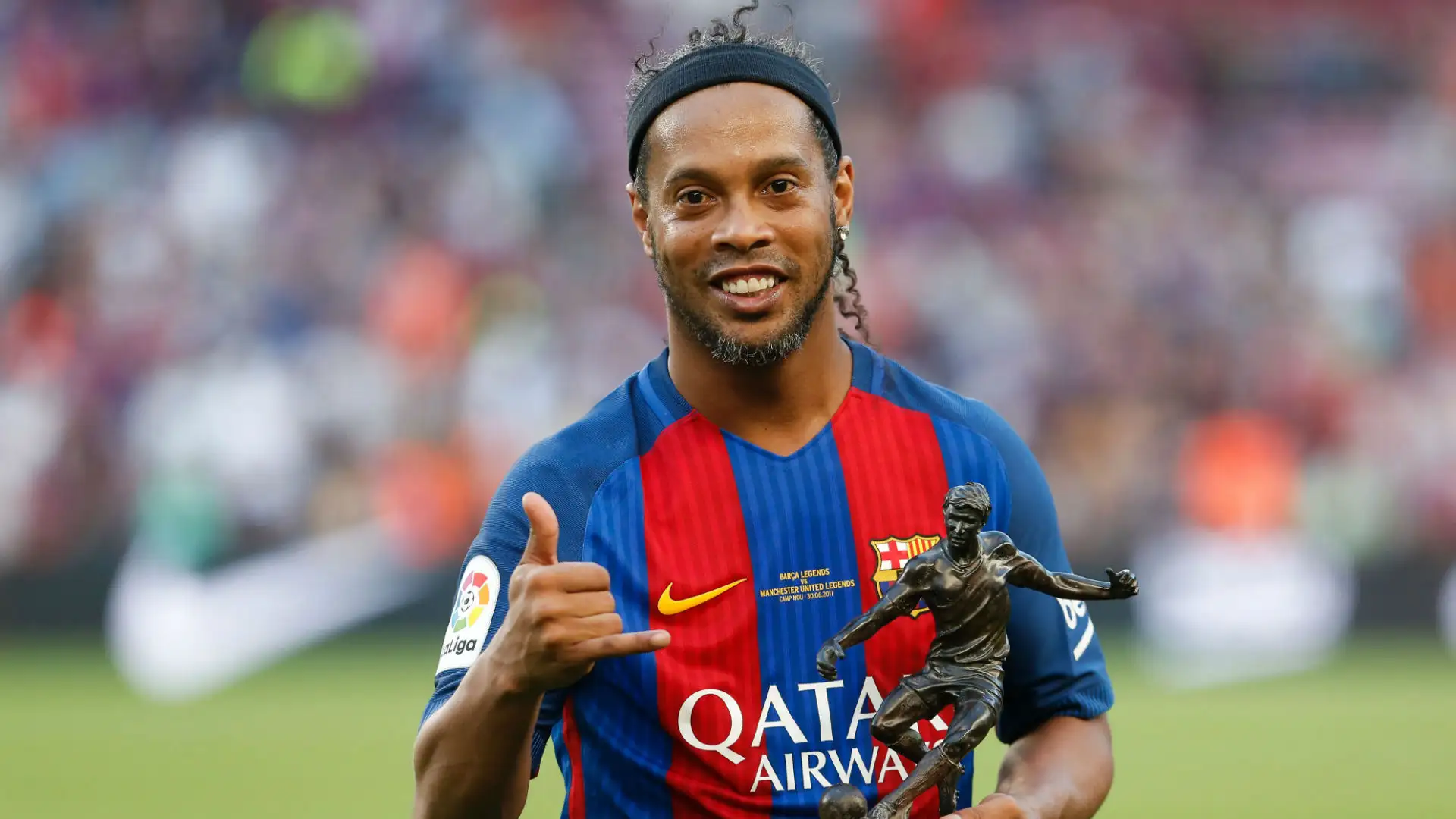 Ronaldinho debuta en la música con su primer disco titulado “Camisa 10”