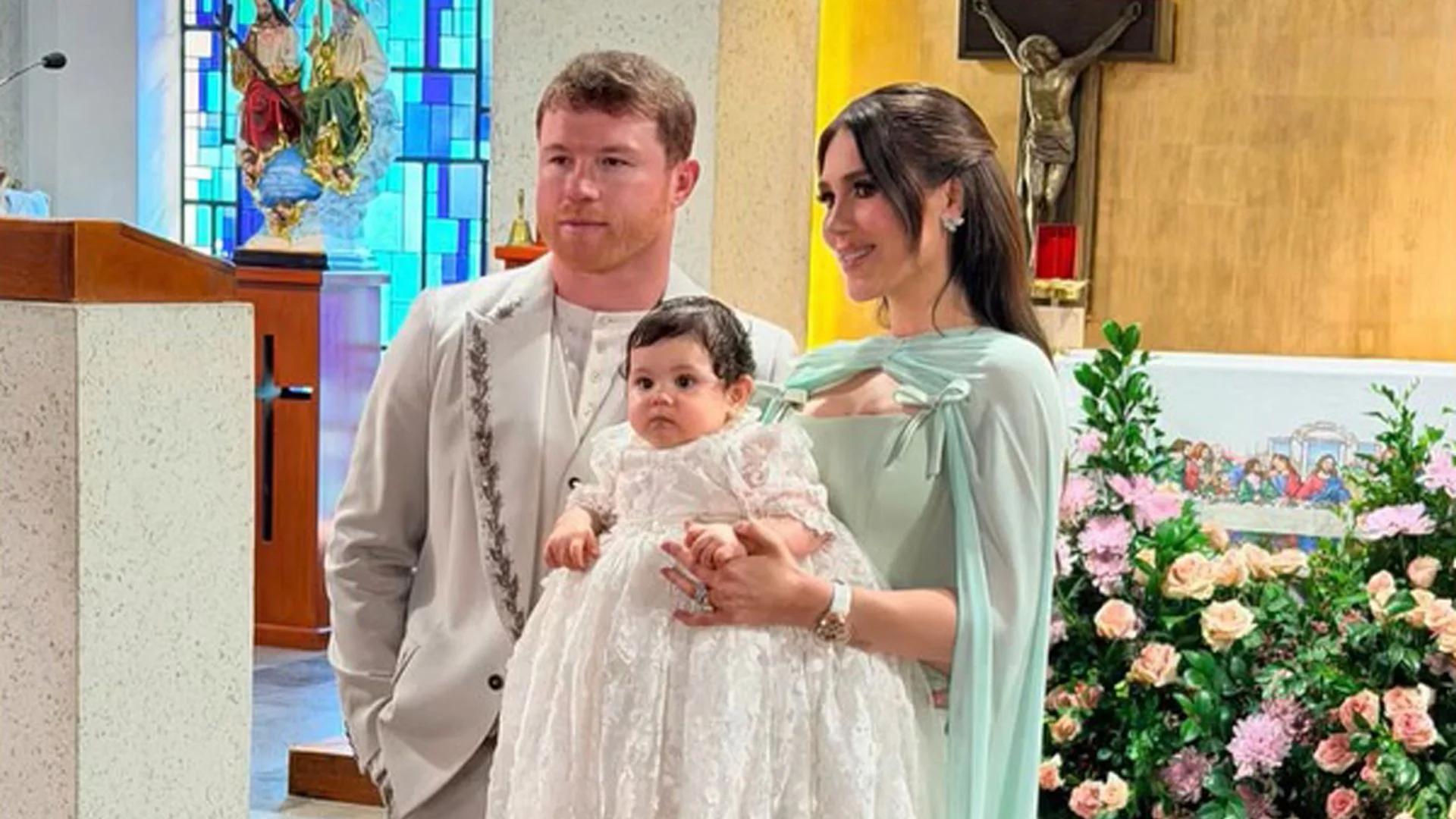 Saúl “Canelo” Álvarez y Fernanda Gómez celebraron el bautizo de su hija Eva Victoria en una emotiva ceremonia familiar.