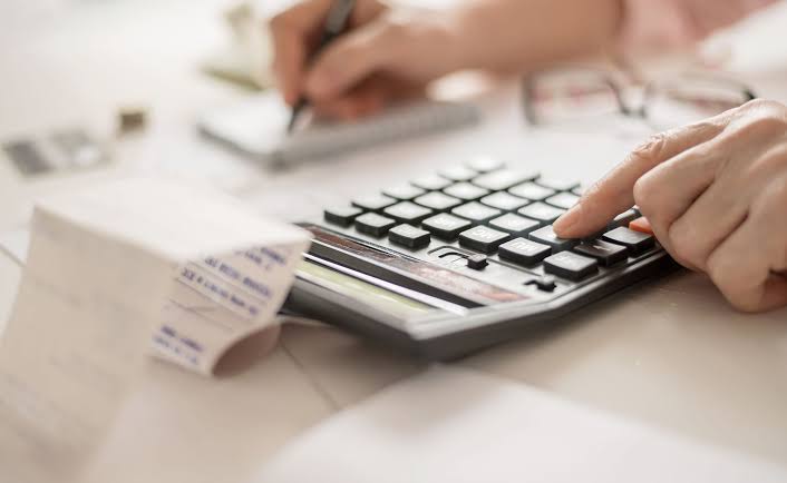 ¿Cómo dejar de gastar dinero en cosas innecesarias? Estrategias para controlar tus impulsos de compra