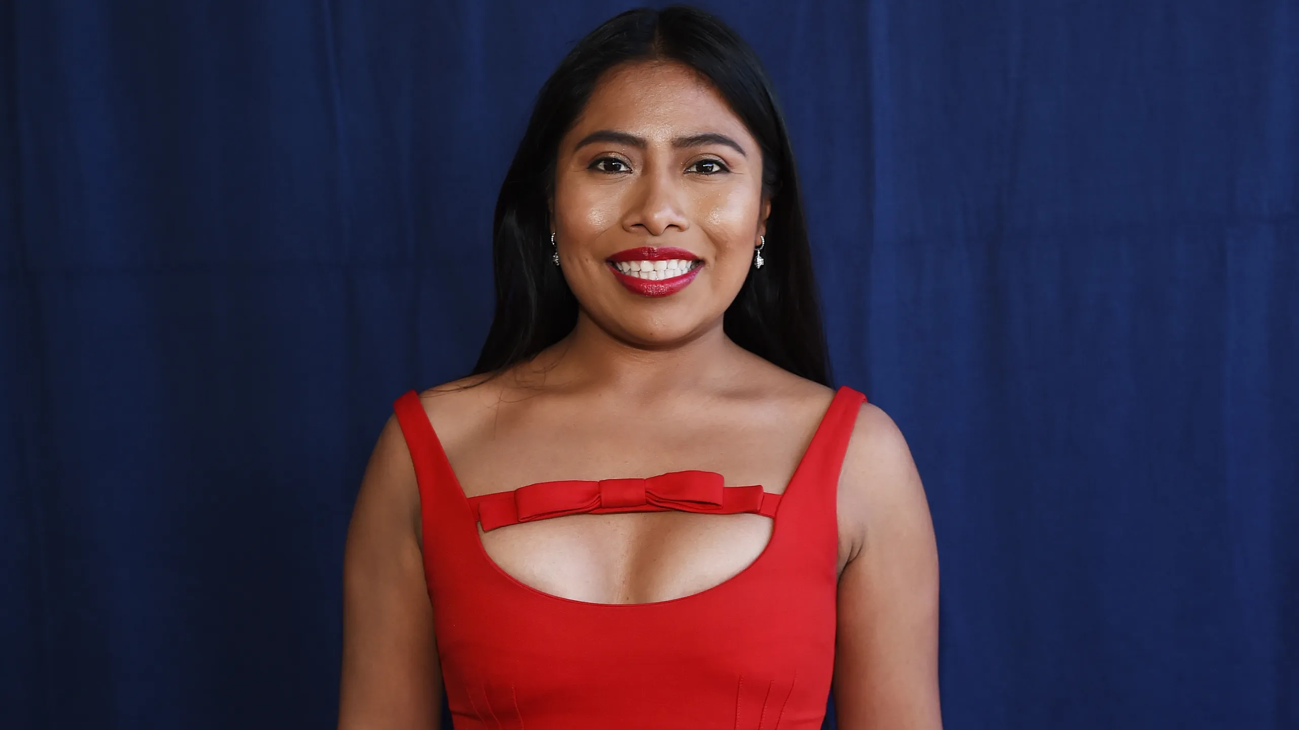 Yalitza Aparicio estrena cambio de imagen y genera una ola de reacciones en redes sociales.