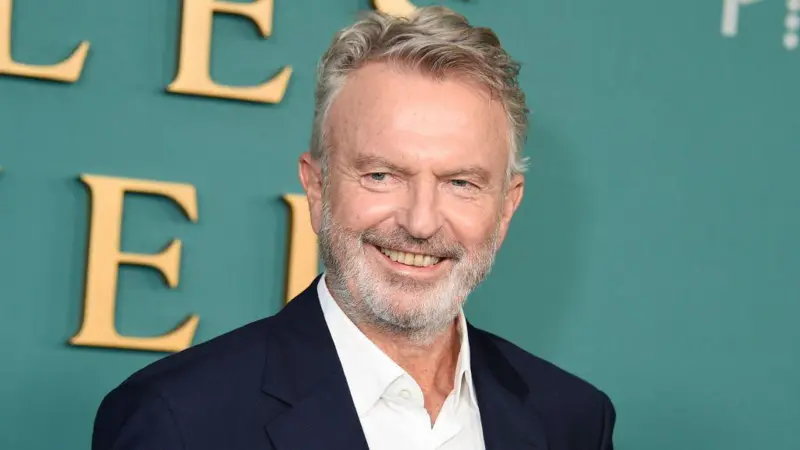Luto en Hollywood: fallece Sam Neill a los 78 años, el inolvidable Dr. Alan Grant de Jurassic Park. El actor deja un legado imborrable en el cine y la televisión.