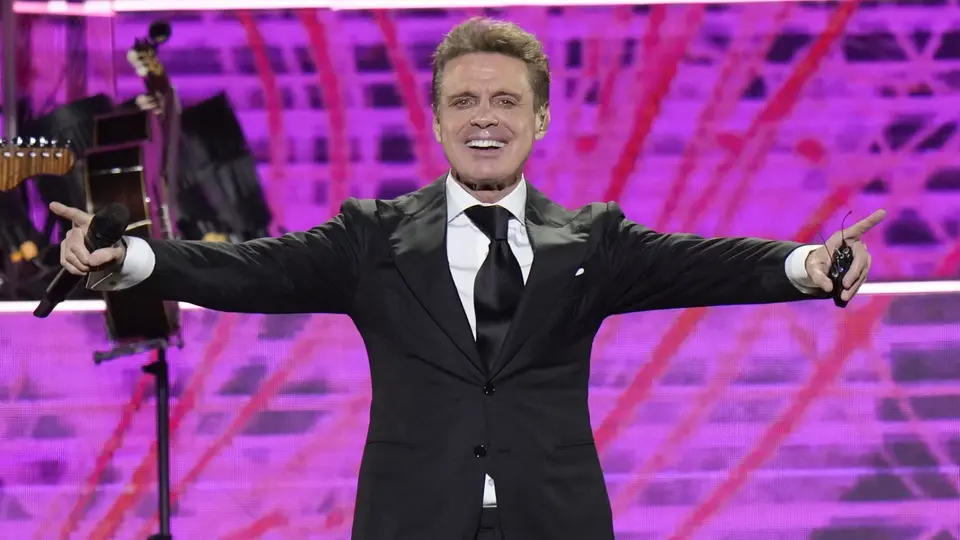 Luis Miguel fue visto nuevamente en la Ciudad de México luego de los rumores sobre su estado de salud, siendo captado en el Centro Histórico durante su reciente aparición pública.