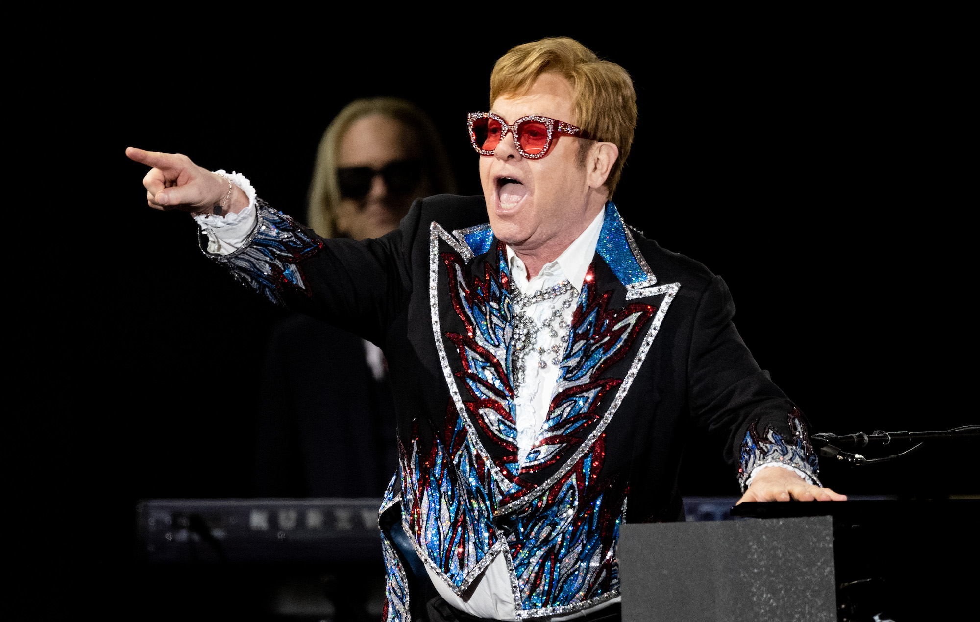 Elton John confirma dos conciertos en México como parte de su gira de despedida tras 14 años de ausencia.