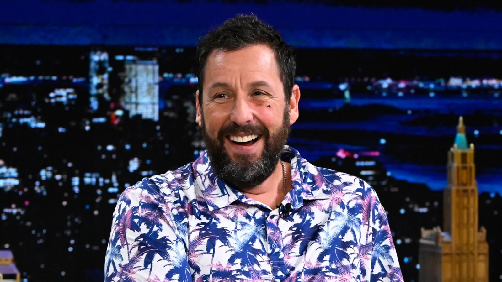 Adam Sandler revela cómo llegó a ser el encargado de oficiar la boda de Taylor Swift