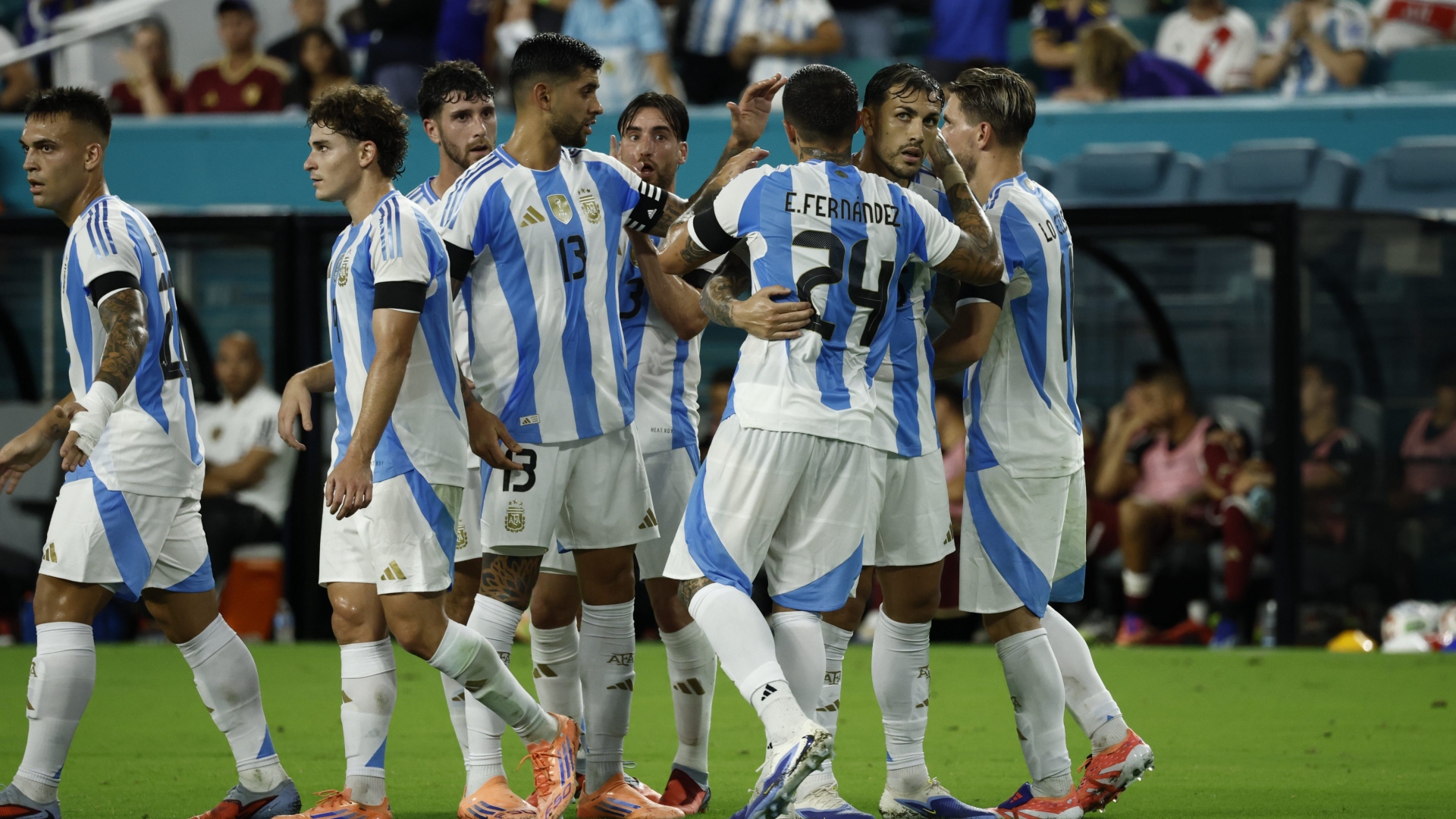 Egipto protesta ante la FIFA por el polémico arbitraje en la remontada de Argentina.
