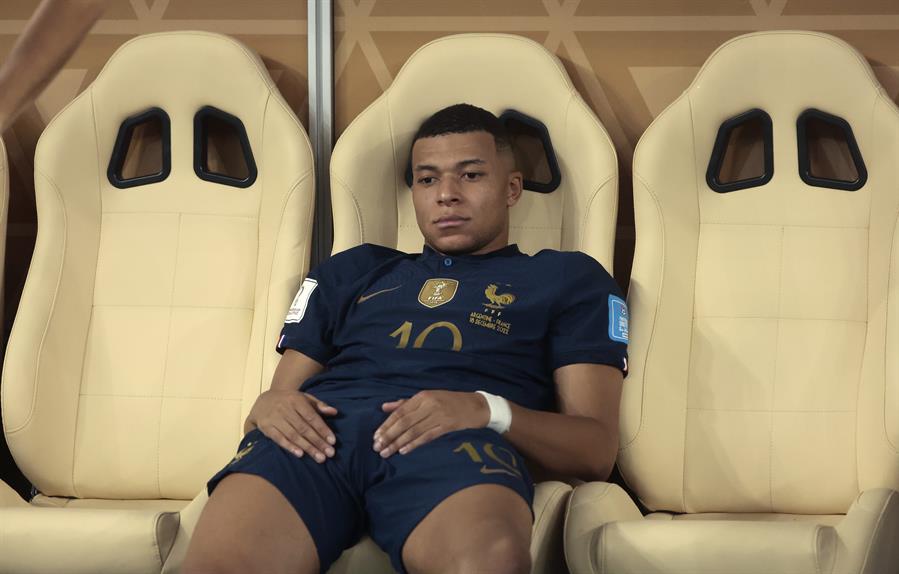 Se confirma la lesión de Kylian Mbappé: estará dos meses de baja y se pierde el resto del Mundial.